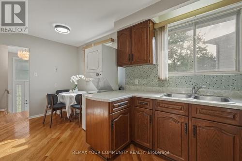 3091 Rymal Road, Mississauga, ON - Indoor Photo Showing Kitchen With Double Sink
