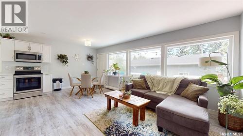 3231 Hill Avenue, Regina, SK - Indoor Photo Showing Living Room
