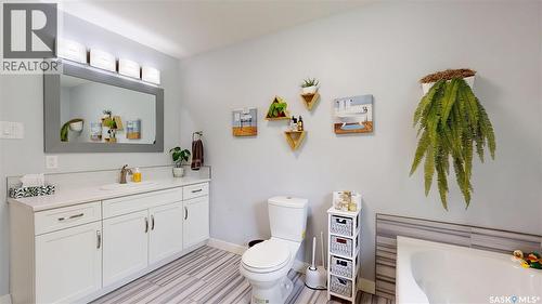 3231 Hill Avenue, Regina, SK - Indoor Photo Showing Bathroom