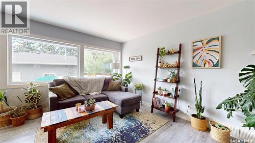 3231 Hill Avenue, Regina, SK - Indoor Photo Showing Living Room