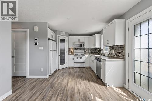 4537 James Hill Road, Regina, SK - Indoor Photo Showing Kitchen With Upgraded Kitchen