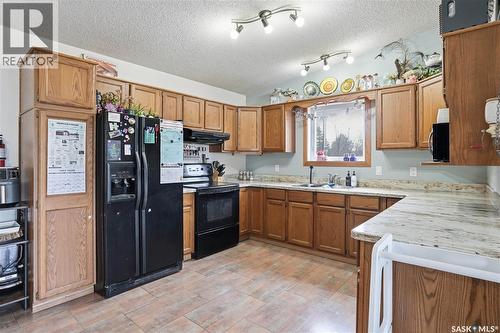 329 1St Avenue E, Mortlach, SK - Indoor Photo Showing Kitchen With Double Sink