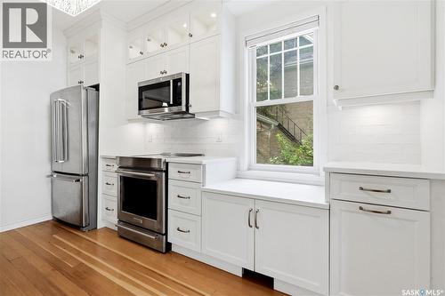 1706 15Th Avenue, Regina, SK - Indoor Photo Showing Kitchen With Upgraded Kitchen
