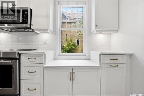 1706 15Th Avenue, Regina, SK - Indoor Photo Showing Kitchen