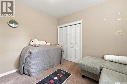 715 Bellmont Court, Saskatoon, SK - Indoor Photo Showing Bedroom