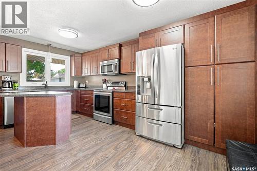 29 Everett Crescent, Regina, SK - Indoor Photo Showing Kitchen