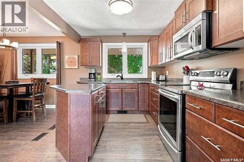 29 Everett Crescent, Regina, SK - Indoor Photo Showing Kitchen