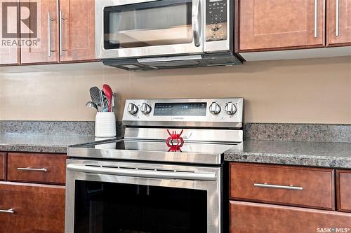 29 Everett Crescent, Regina, SK - Indoor Photo Showing Kitchen