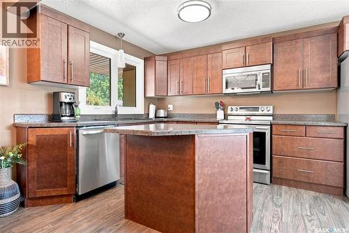 29 Everett Crescent, Regina, SK - Indoor Photo Showing Kitchen