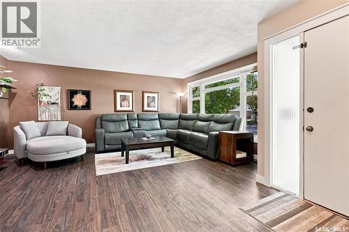 29 Everett Crescent, Regina, SK - Indoor Photo Showing Living Room