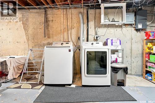 29 Everett Crescent, Regina, SK - Indoor Photo Showing Laundry Room