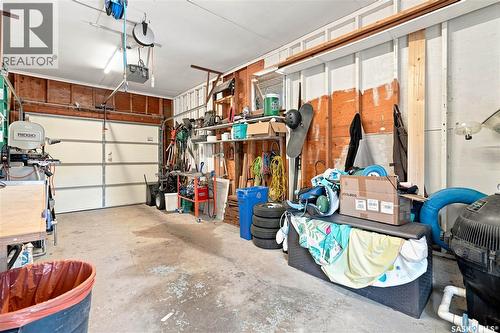 29 Everett Crescent, Regina, SK - Indoor Photo Showing Garage
