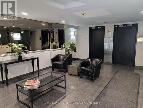 306 - 135 BASE LINE ROAD W , London South (South E), Ontario N6J 4W4 3