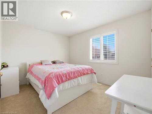 Bedroom featuring light neutral wall paint, carpet flooring, and a single window - 98 Willow Lane, Grimsby, ON - Indoor Photo Showing Bedroom