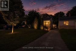 27 EASTVILLE AVENUE Toronto, ON M1M 2N6