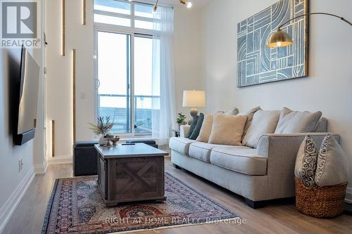306 - 7171 Yonge Street, Markham, ON - Indoor