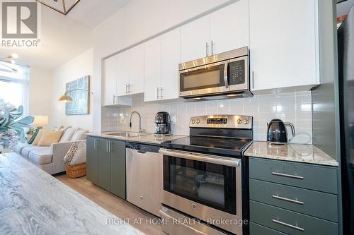 306 - 7171 Yonge Street, Markham, ON - Indoor Photo Showing Kitchen With Stainless Steel Kitchen With Upgraded Kitchen