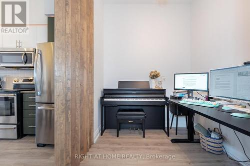306 - 7171 Yonge Street, Markham, ON - Indoor Photo Showing Kitchen