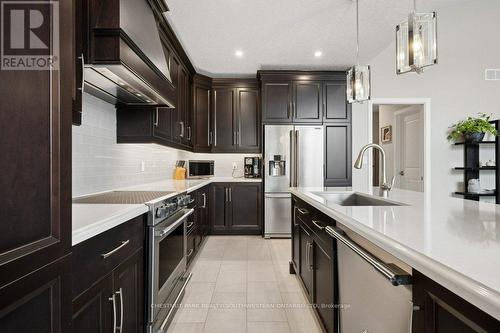 30 Duncan Court, Centre Wellington, ON - Indoor Photo Showing Kitchen With Stainless Steel Kitchen With Upgraded Kitchen