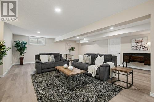 30 Duncan Court, Centre Wellington, ON - Indoor Photo Showing Living Room