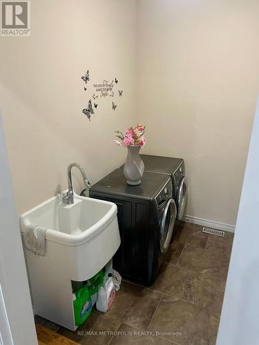 2 Doon Creek Street, Kitchener, ON - Indoor Photo Showing Laundry Room