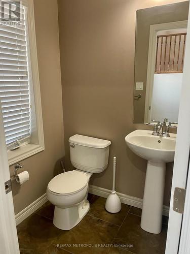 2 Doon Creek Street, Kitchener, ON - Indoor Photo Showing Bathroom