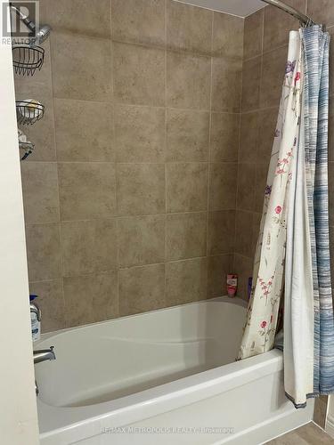 2 Doon Creek Street, Kitchener, ON - Indoor Photo Showing Bathroom