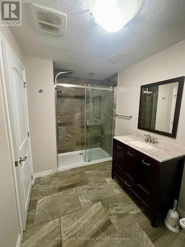 2 Doon Creek Street, Kitchener, ON - Indoor Photo Showing Bathroom