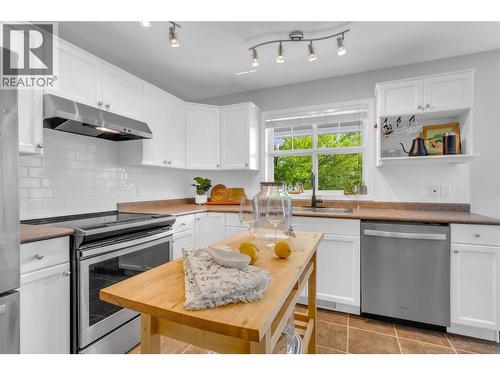 3825 Glen Canyon Drive Unit# 104, West Kelowna, BC - Indoor Photo Showing Kitchen