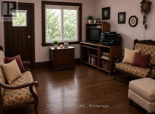Living Room - 88 Helena Street, Ottawa, ON - Indoor Photo Showing Living Room