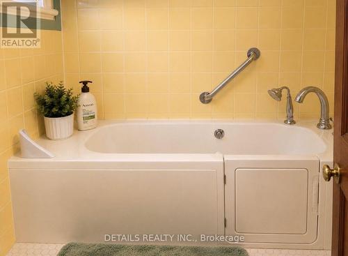 Bathroom - 88 Helena Street, Ottawa, ON - Indoor Photo Showing Bathroom
