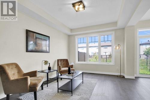 207 Willow Aster Circle, Ottawa, ON - Indoor Photo Showing Living Room