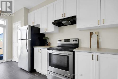 207 Willow Aster Circle, Ottawa, ON - Indoor Photo Showing Kitchen