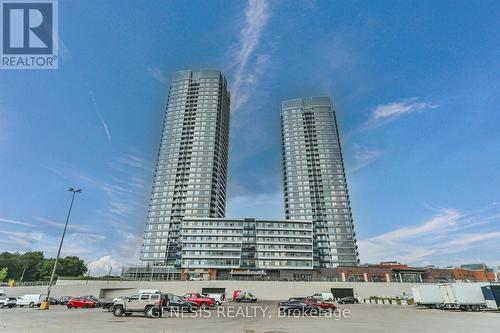 2203 - 30 UPPER MALL WAY  Vaughan, ON L4J 0L7