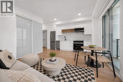 Photos have been virtually staged for illustrative and marketing purposes. Unaltered photos are also included for reference. - 620 Coronation Avenue Unit# 409, Kelowna, BC - Indoor