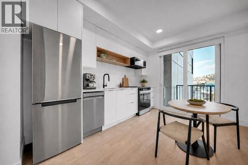 Photos have been virtually staged for illustrative and marketing purposes. Unaltered photos are also included for reference. - 620 Coronation Avenue Unit# 409, Kelowna, BC - Indoor