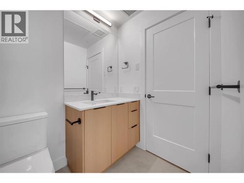 620 Coronation Avenue Unit# 409, Kelowna, BC - Indoor Photo Showing Bathroom