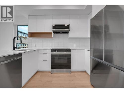 620 Coronation Avenue Unit# 312, Kelowna, BC - Indoor Photo Showing Kitchen