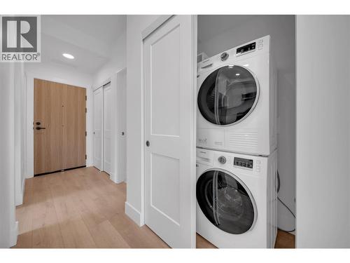 620 Coronation Avenue Unit# 312, Kelowna, BC - Indoor Photo Showing Laundry Room