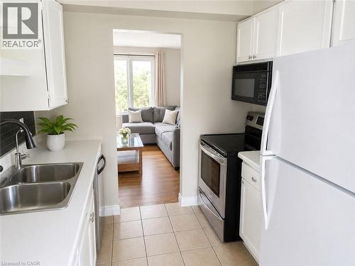 636 Elgin Street N, Cambridge, ON - Indoor Photo Showing Kitchen With Double Sink