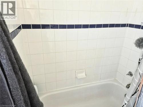 636 Elgin Street N, Cambridge, ON - Indoor Photo Showing Bathroom