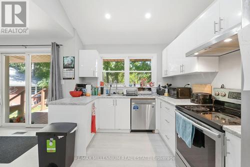 22 Montgomery Road, St. Thomas, ON - Indoor Photo Showing Kitchen