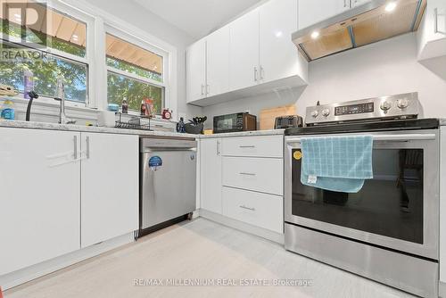 22 Montgomery Road, St. Thomas, ON - Indoor Photo Showing Kitchen