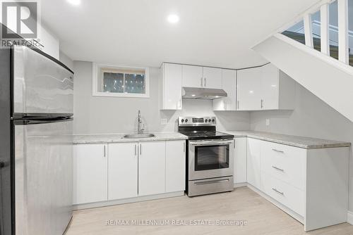 22 Montgomery Road, St. Thomas, ON - Indoor Photo Showing Kitchen