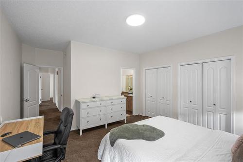 138 Ed Golding Bay, Winnipeg, MB - Indoor Photo Showing Bedroom