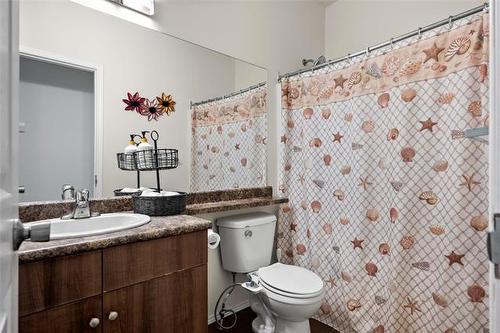 138 Ed Golding Bay, Winnipeg, MB - Indoor Photo Showing Bathroom