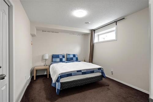 138 Ed Golding Bay, Winnipeg, MB - Indoor Photo Showing Bedroom