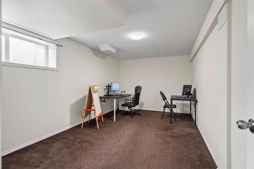 138 Ed Golding Bay, Winnipeg, MB - Indoor Photo Showing Other Room