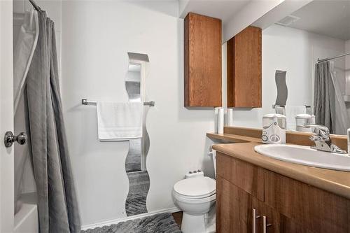 138 Ed Golding Bay, Winnipeg, MB - Indoor Photo Showing Bathroom