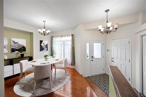 138 Ed Golding Bay, Winnipeg, MB - Indoor Photo Showing Dining Room